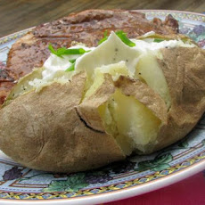 Baked Potatoes in Their Jackets With Sour Cream Topping