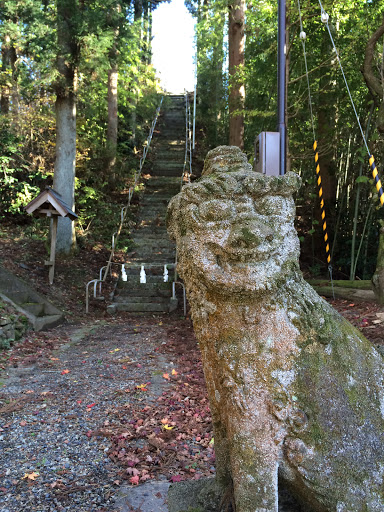 熊野神社の狛犬と石段