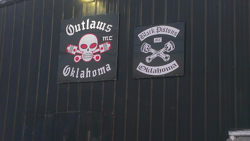 Outlaws Oklahoma & Black Pistons