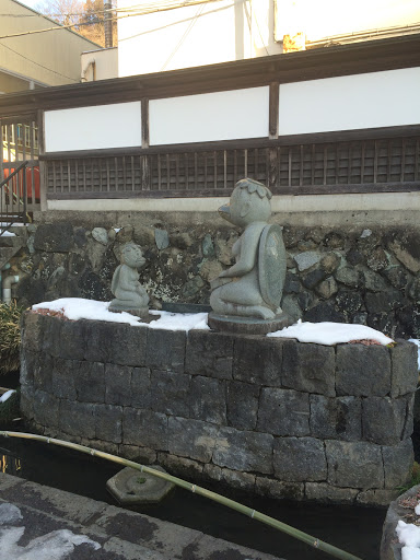 河童の石像(statue of water imps)