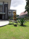 Golden Pesut Statue