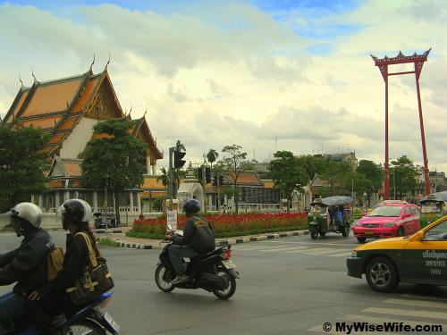 Wat Suthat (left) and red Giant Swing (right) Wat Suthat (left) and red Giant Swing (right)