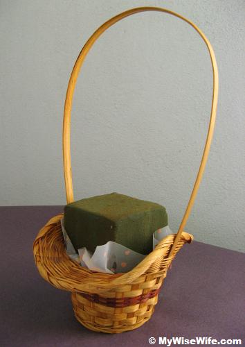 Rattan basket and inserted oasis Rattan basket and inserted oasis