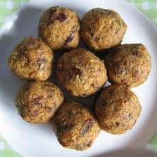Carrot Cake in a Ball (Raw, Vegan, Gluten-Free)