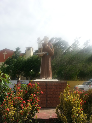 Estatua De San Antonio 