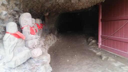 地蔵洞窟