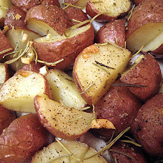 Roasted potatoes with garlic and rosemary