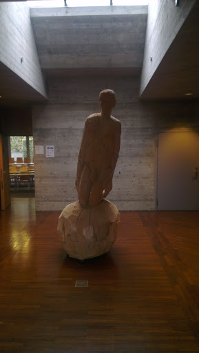 Holz-Statue 1