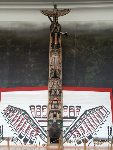 Grand Totem Amerindien
