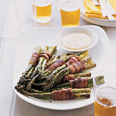 Bacon-Wrapped Asparagus Bundles with Spicy Dipping Sauce