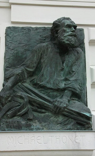 Michael Thonet Statue in Koryna