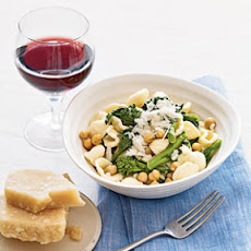 Orecchiette With Chickpeas and Broccoli Rabe