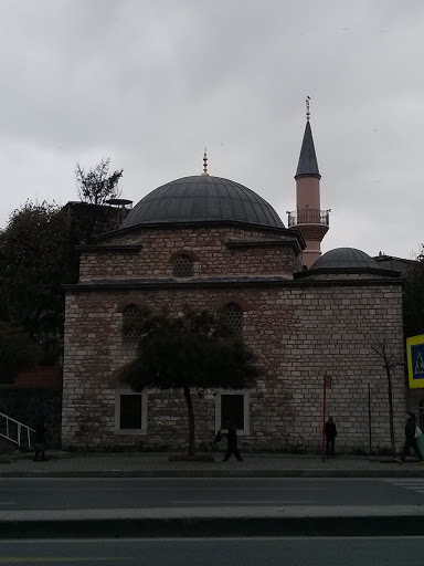 Üç Mihraplı Cami