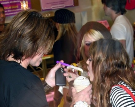 miley milkshake 2