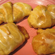 Easy Mini Cinnamon Marshmallow Crescent Twists
