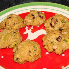 Oatmeal Cookies With Apricots and Pistachios