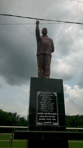 Yatiyanthota Dr.NM Perera Statue