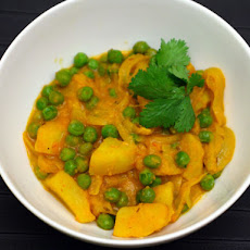 Potato and Pea Curry (Aloo Matar)