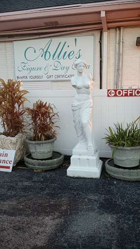 Allie's Armless Lady Statue