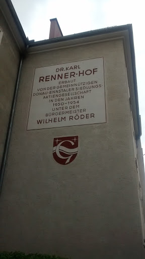 Dr.Karl Renner-Hof Denkmal