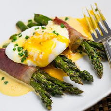 Prosciutto Wrapped Asparagus with Poached Egg and Hollandaise Sauce