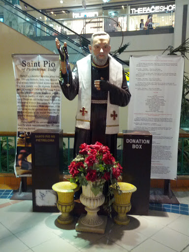 Saint Pio Statue