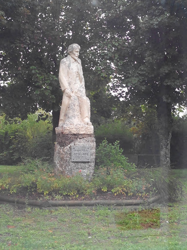 Statue Du Poete