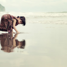 My Princess by Donald Jusa - Babies & Children Children Candids ( girls, reflection, jogjakarta, candids, indonesia, aurelxavieraaldina, children, beach, cute, nikon )