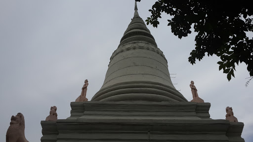 Wat Phnom Stupa
