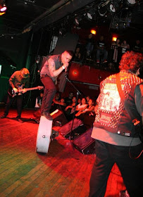 http://lh3.ggpht.com/Zombs1/SMQIn8p3ANI/AAAAAAAABxQ/cNLk8Laq2OE/s512/The%20Black%20Rose%20Phantoms%20-%20Band%20Live.jpg