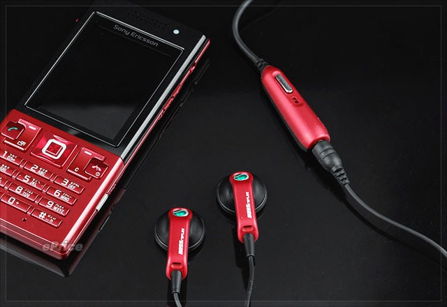 [sonyericssont700-vs-samsungu800soul-13[2].jpg]