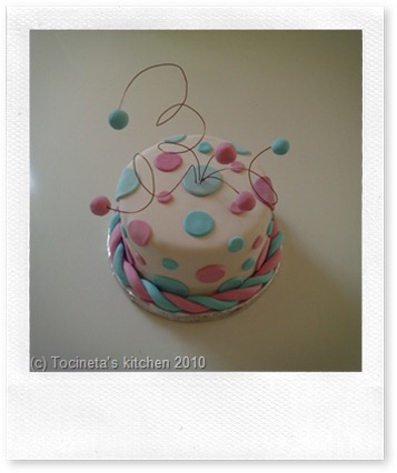 Mi primera tarta fondant... Mi primera tarta fondant...