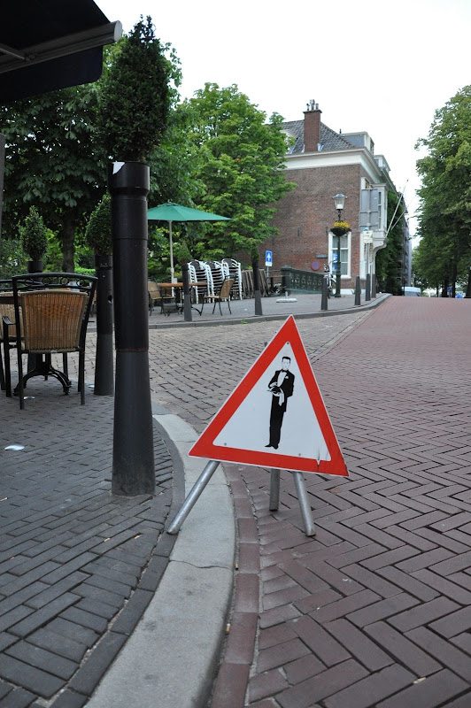Дорожный знак в Гааге