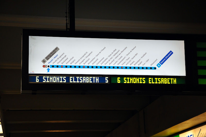 Табло с местоположением поездов в метро Брюсселя