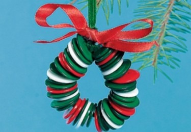 [375_button_wreath_ornament[14].jpg]
