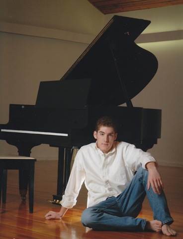 [Kale and restored piano[11].jpg]