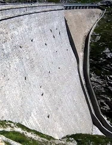 [Chèvres sur un mur[2].jpg]