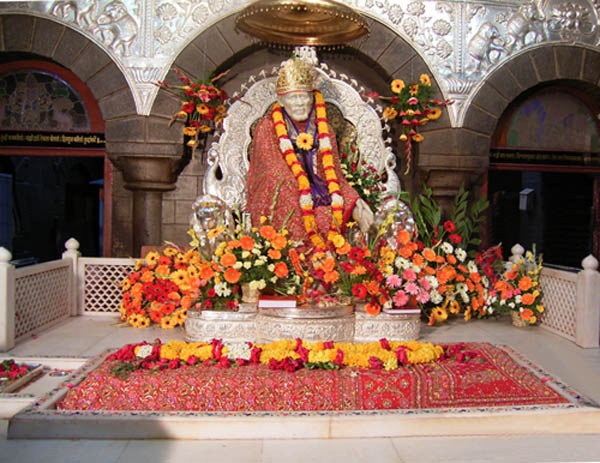 [Baba_Samadhi_Mandir[9].jpg]