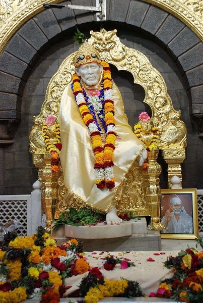 [Shri_Sai_idol_Shirdi[4].jpg]
