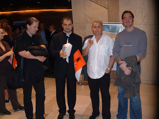 A 2001-es Hydrox project 2009-ben: Lőrincz Viktor (bass), Fellner Ferenc (synths), Mészáros Péter (keys), Vámos Zsolt (guitar). Igazoltan hiányzik a képről Szolnoki Péter (flute, vocal), illetve Zsurkán Zsanett (singer).