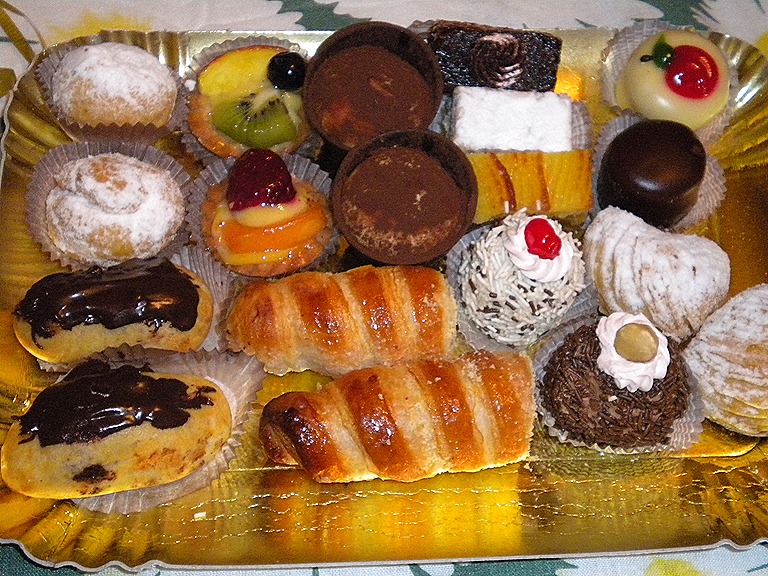 [italy2010-0919.jpg&description=Holiday Panettone and Some Favorite Things')]