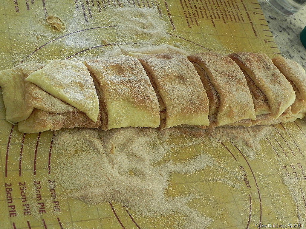 [DSCN6635[1].jpg&description=Cinnamon Sugar Pull-Apart Bread')]