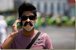 swine-flu-brings-a-brave-face-mask-fashion-up-again-09