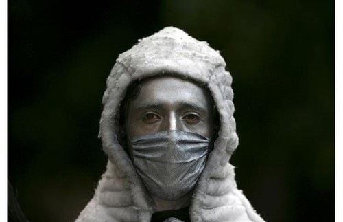 [swine-flu-brings-a-brave-face-mask-fashion-up-again-08[7].jpg]