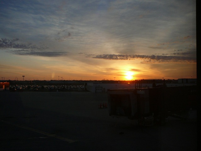 [Sunrise at Sioux Falls airport[4].jpg]