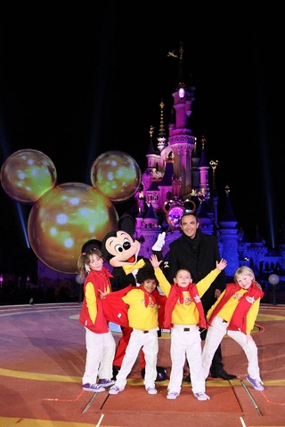 [Mickey_Fete_Magical_Party12[4].jpg]