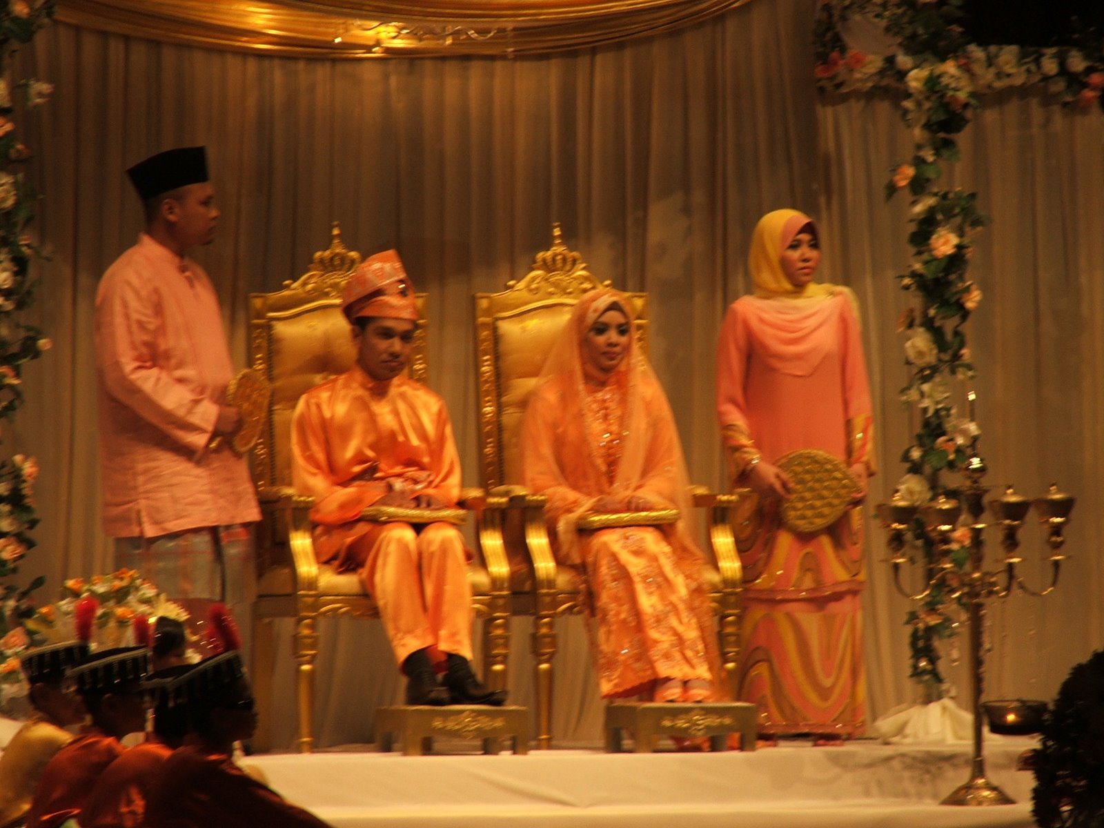 [Wedding+couple+on+thrones1.jpg]
