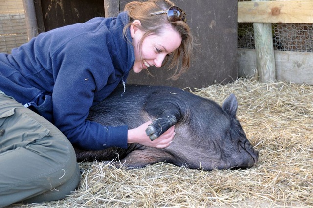 [Fern up close with Archie (resized 0987)[4].jpg]