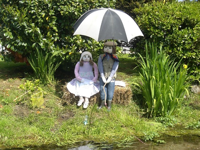 [Scarecrow Festival 31 May 2010 resized (7)[6].jpg]
