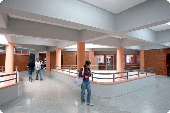 El-edificio-L1-antes-7-es-uno-de-los-que-se-ven-mas-imponentes.-Fue-completamente-remodelado-el-ano-anterior.-Este-es-el-nuevo-rostro-de-la-ciudad-universitaria_imagen_full El-edificio-L1-antes-7-es-uno-de-los-que-se-ven-mas-imponentes.-Fue-completamente-remodelado-el-ano-anterior.-Este-es-el-nuevo-rostro-de-la-ciudad-universitaria_imagen_full